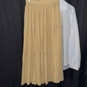 Stonebridge tan beaded circle elastic vintage skirt. It’s just beautiful